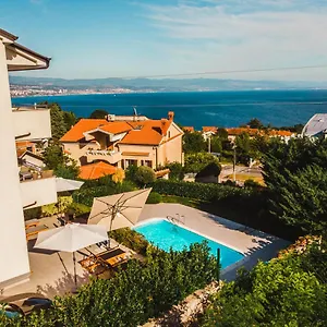 https://pool-apartment-maurina.in-istria.net