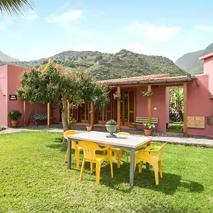 https://casa-elvira-hermigua.in-canary-islands.com
